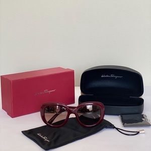 LIKE NEW SALVATORE FERRAGAMO SUNGLASSES